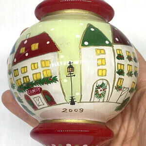 PIER 1 Reverse Painted Li Bien Glass Christmas Ornament Village Top‎ 2009 in Box